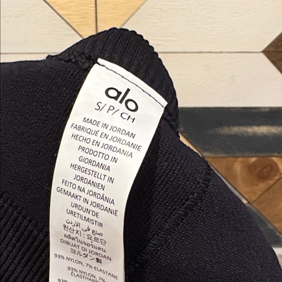 ALO Yoga Seamless Ribbed Favorite Bra Tank in Black size Small NWT - Picture 5 of 6